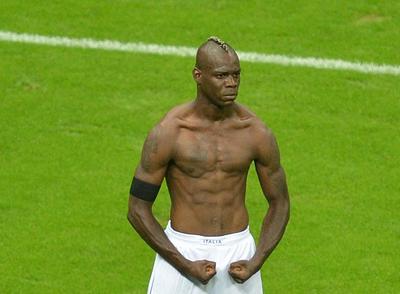 十大最帅腹肌,足坛十大腹肌猛男