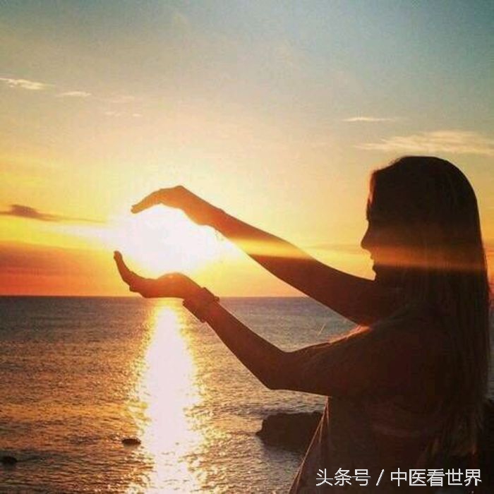 十六岁女孩没有发育是怎么回事,16岁女孩还没来初潮正常吗