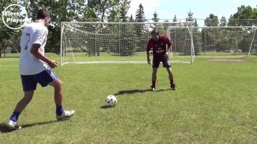 足球技巧8种最为实用的,足球防球的技巧