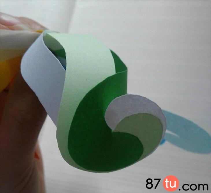 一次性筷子制作灯笼步骤图解,一次性饭盒制作灯笼步骤图解