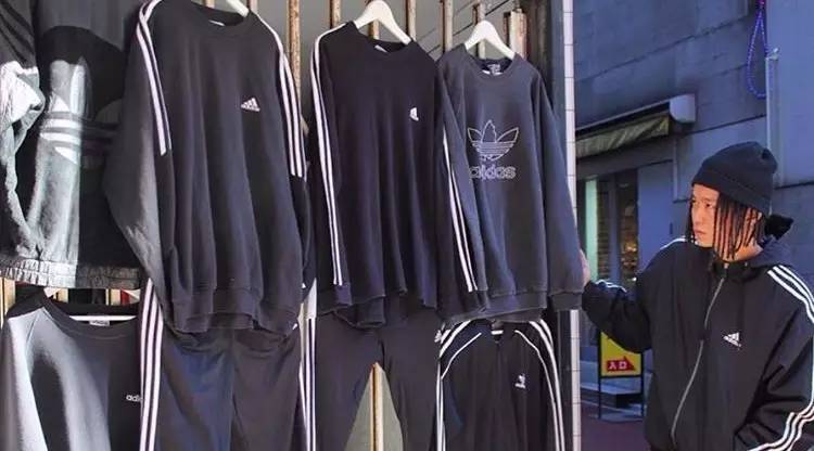 上千块的PALACE、GOSHA复古风单品,这店只需几分之一