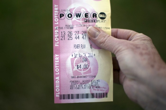 买中国彩票的美国人,中国人买美国彩票中奖了可以领吗