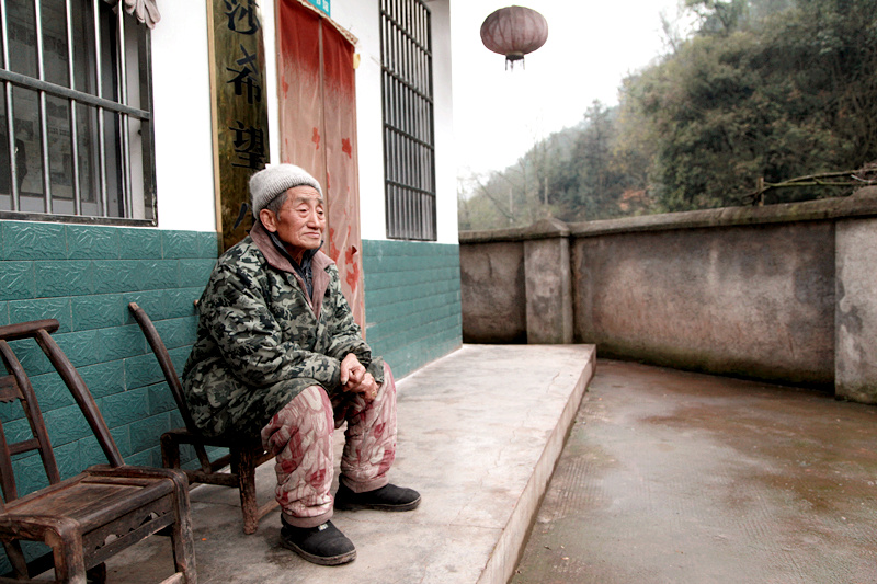 山巅教学点：一对父子60载坚守