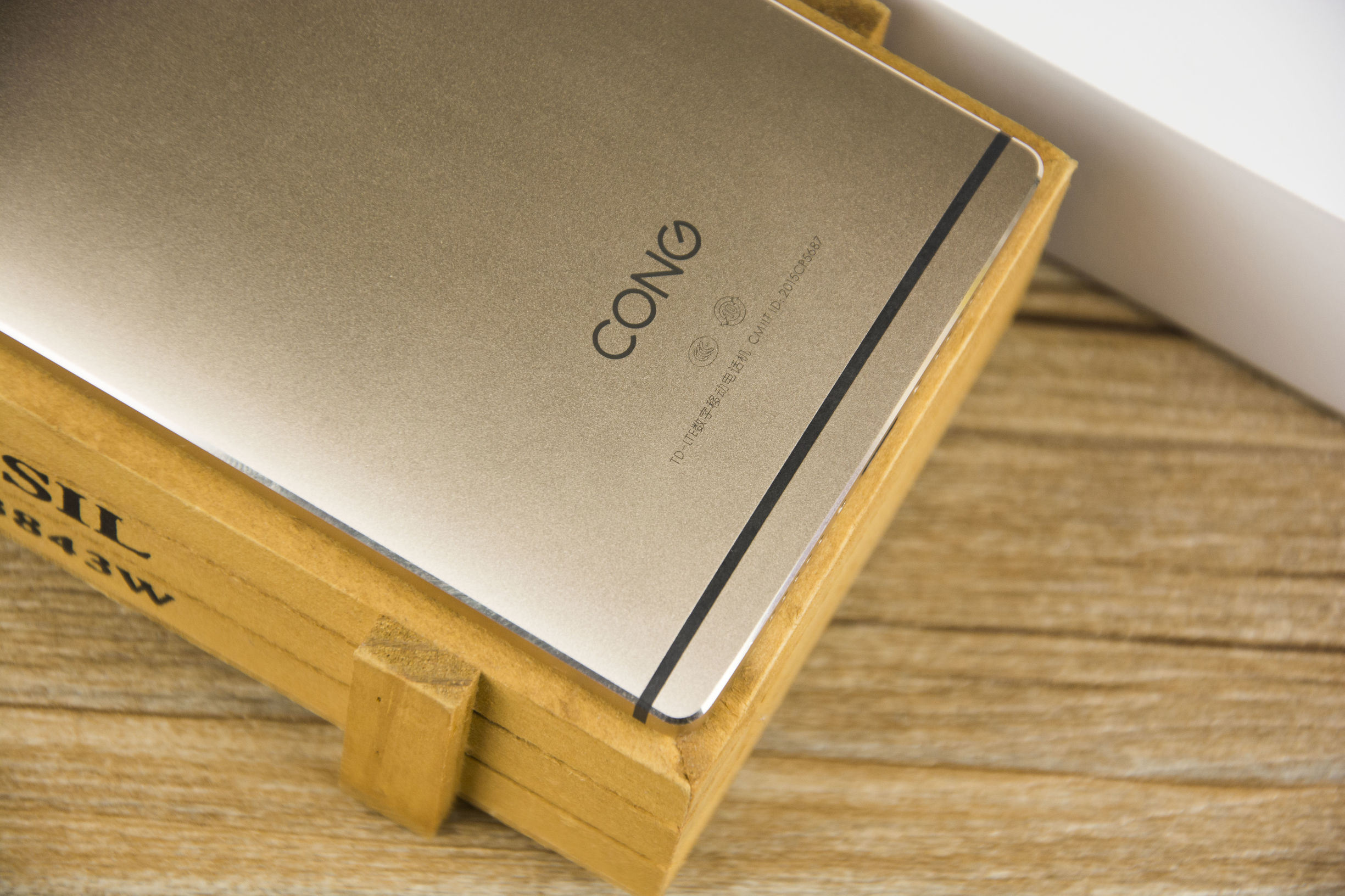 青葱metal手机拆机,未来千元手机