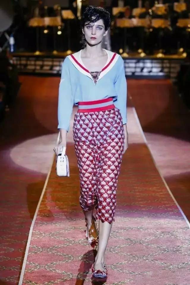 明星撞衫成街衣！品牌公关还不引咎辞职？