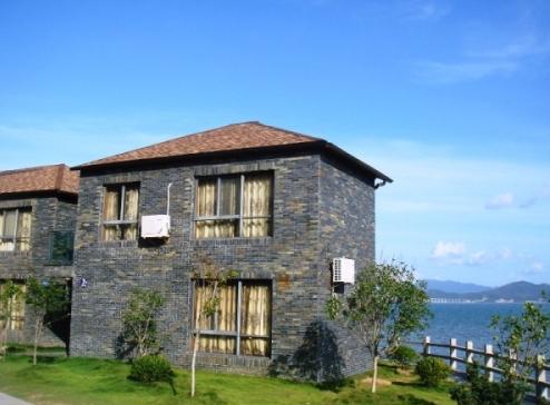 山间漂流避暑旅游,浙江深山避暑天堂住木屋