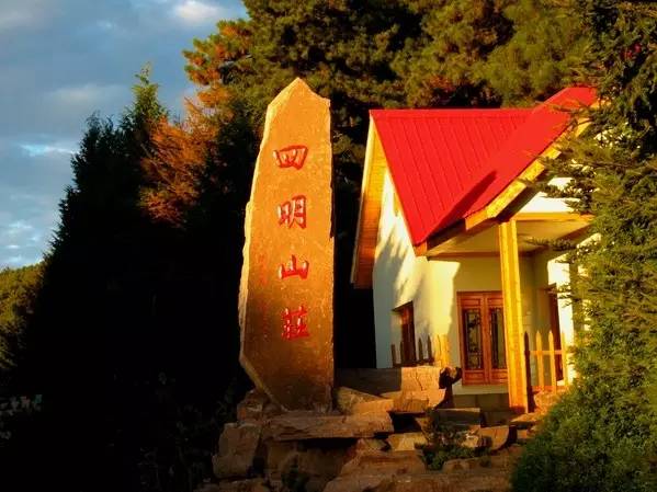 山间漂流避暑旅游,浙江深山避暑天堂住木屋