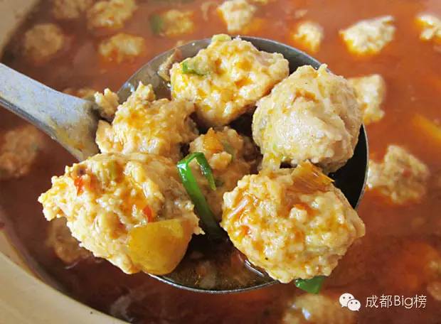 这个挨着成都建设巷的新新社区，看起来好像很好吃。