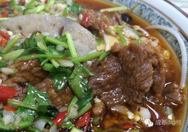 这个挨着成都建设巷的新新社区，看起来好像很好吃。