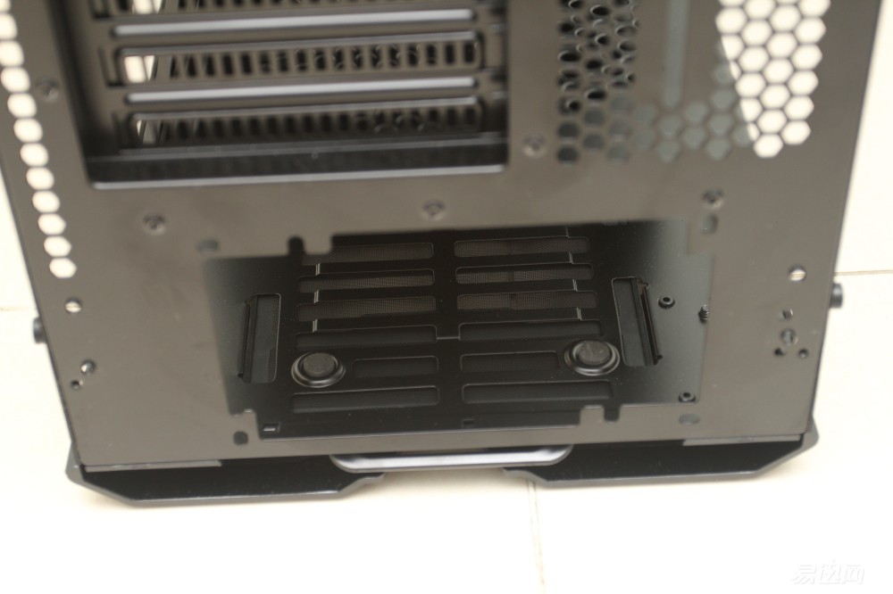 追风者515机箱可以装大主板吗,华擎b150装nvme