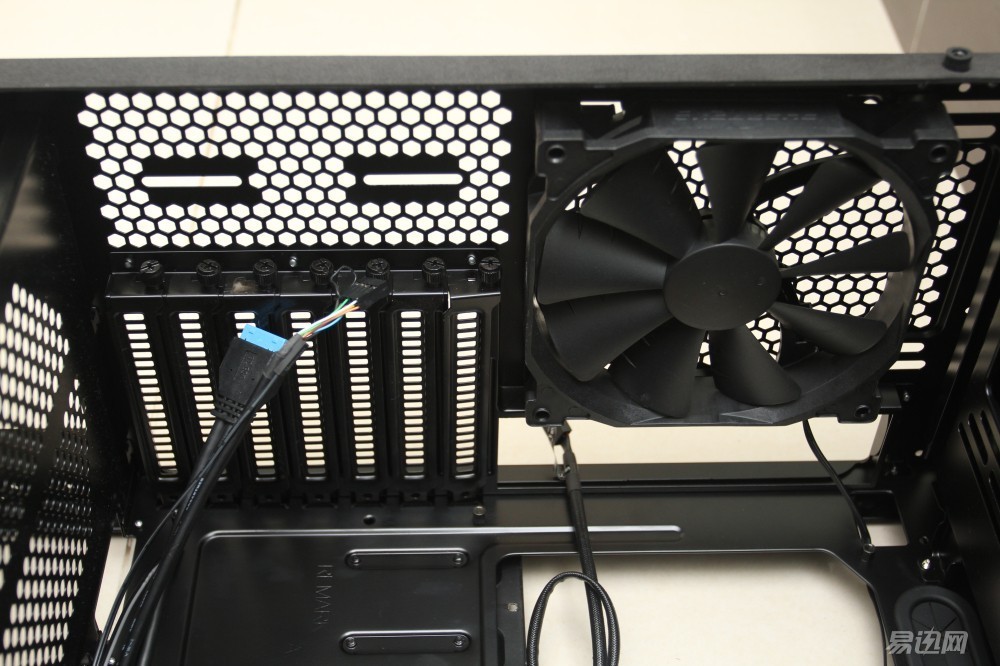 追风者515机箱可以装大主板吗,华擎b150装nvme