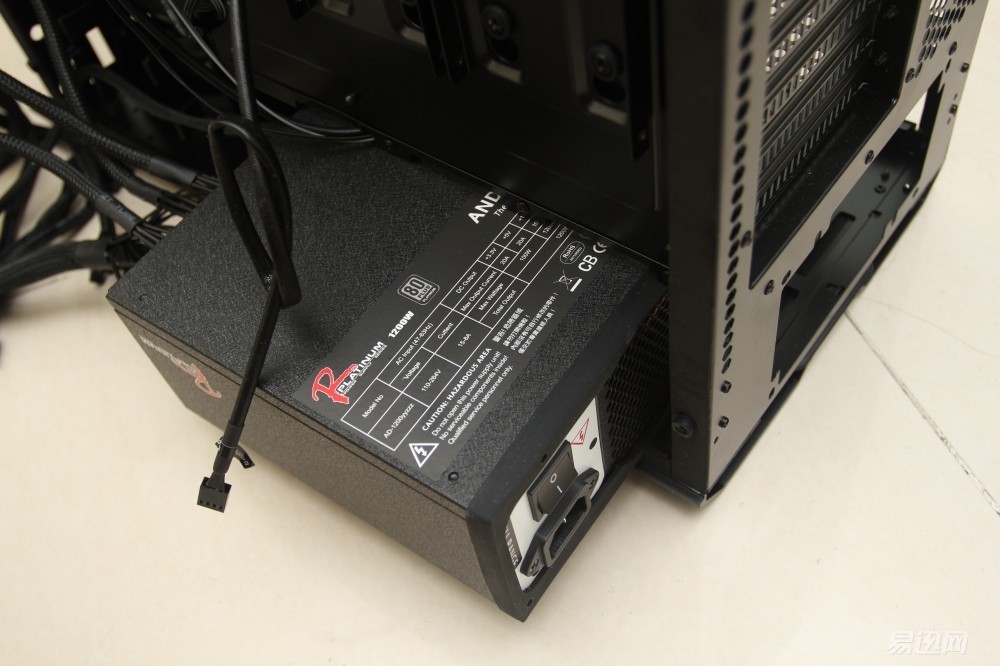 追风者515机箱可以装大主板吗,华擎b150装nvme