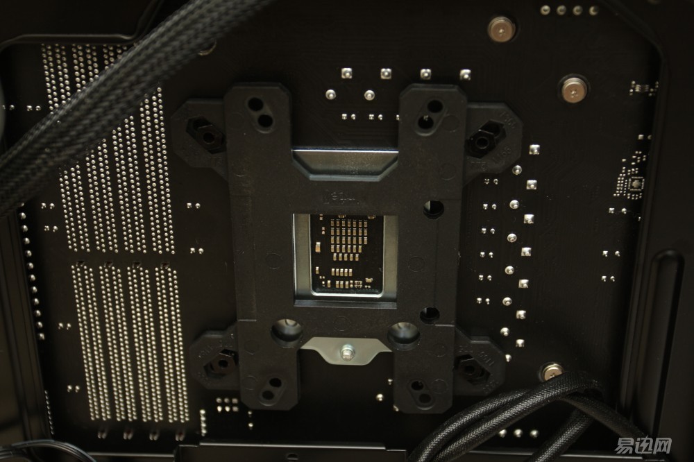 追风者515机箱可以装大主板吗,华擎b150装nvme