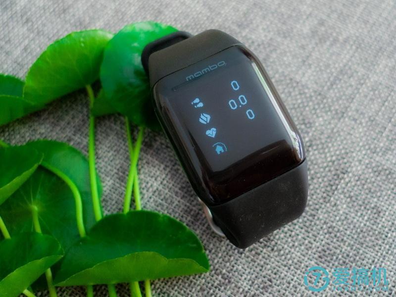 乐心运动手表充电,乐心运动手表显示实时数据