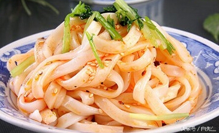 凉皮家常做法怎样拌凉皮,怎么拌凉皮简单又好吃出摊