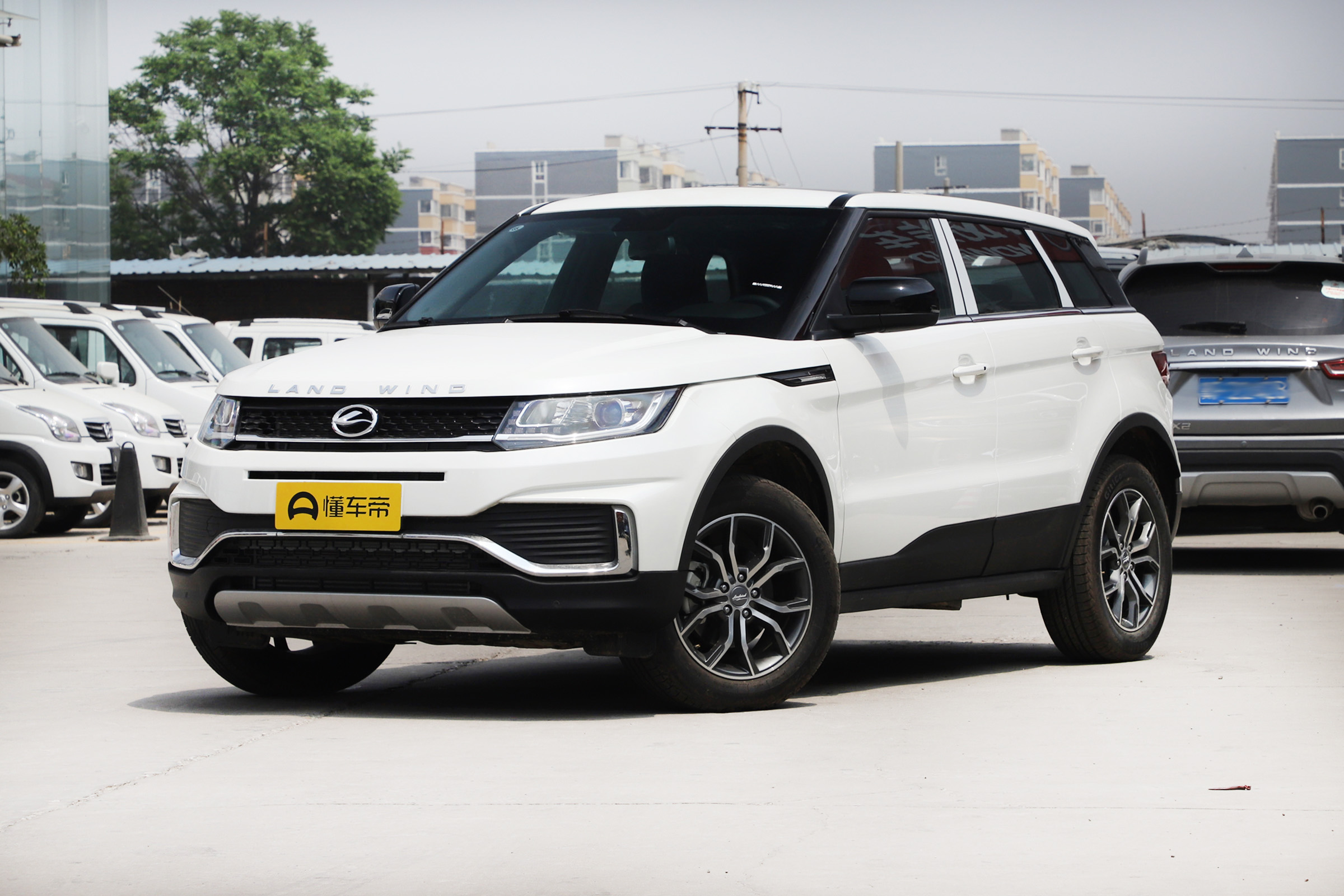 陆风x7卖多少钱,陆风x72015款2.0t一公里油耗多少钱