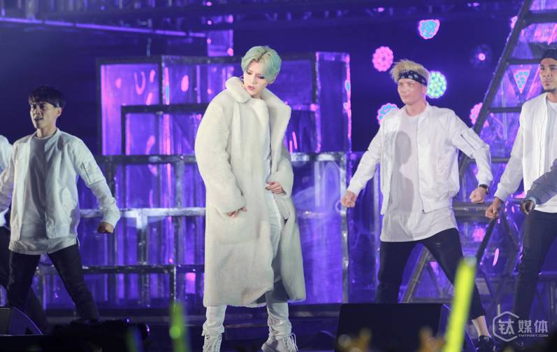 鹿晗的专辑怎么赠送,鹿晗十周年黑胶唱片是谁负责制作