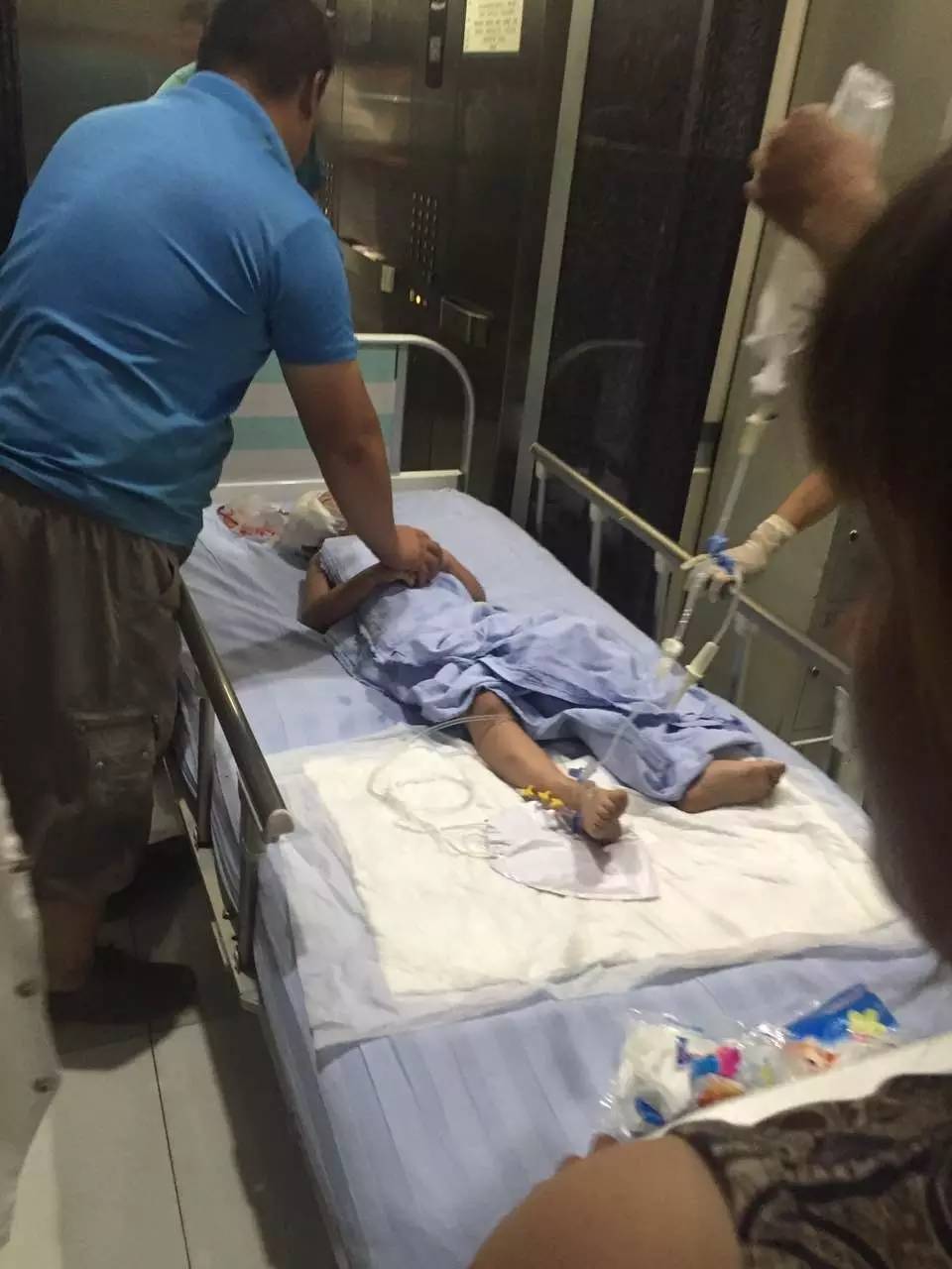 男童被剪刀刺伤致大动脉破裂出血,太阳穴被剪刀刺伤会怎么样