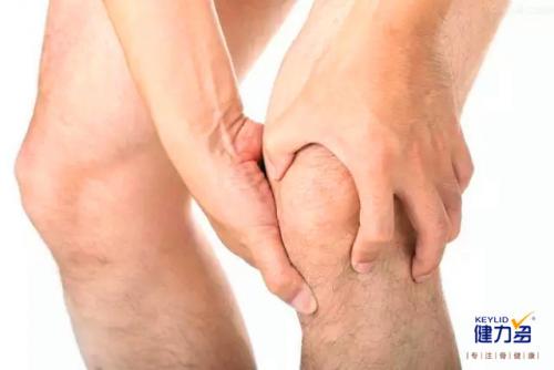 足球和羽毛球哪个容易伤膝盖,羽毛球肩关节损伤图解