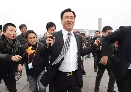 许家印是如何从首富变首负的,许家印在河南舞阳钢铁厂