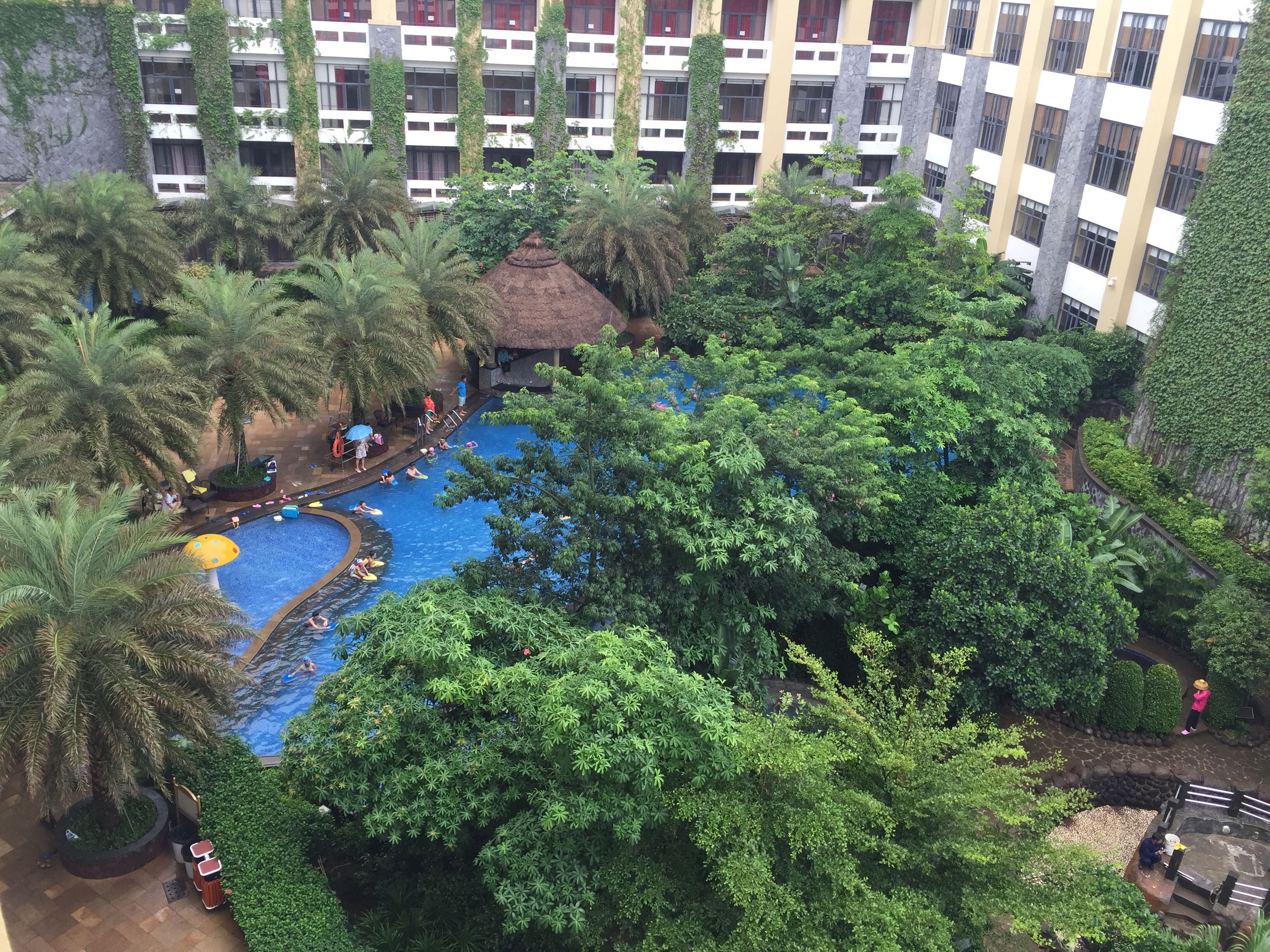 雷州樟树湾大酒店价格,雷州樟树湾大酒店有特大饭桌吗