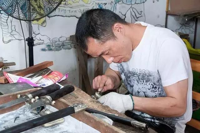 浙江龙泉顶级宝剑,龙泉剑唐代刀剑文化的精髓