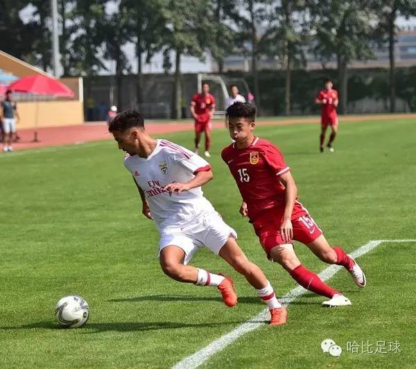 开场哨河南首例!足球小将用双脚叩开清华大门;武汉青训中卫97小将加盟恒大;从潍坊杯看国外俱乐部青训
