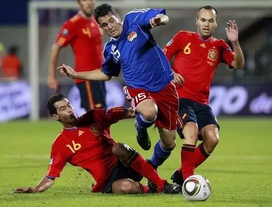 足球基础动作与实战,足球新手入门基本知识动作