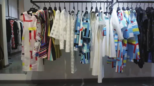 重庆个性潮店其实很多 分分钟秒杀网购代购