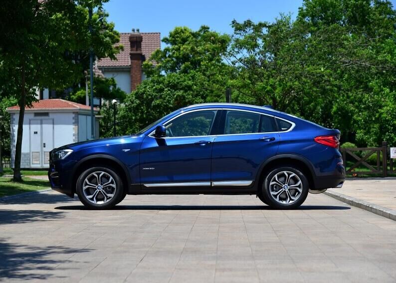 还以为楼下这款车是宝马X6！结果发现是X6它老弟