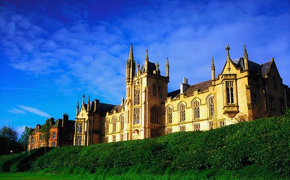 那些曾经举办过奥运会的城市，都有哪些备受追捧的大学？