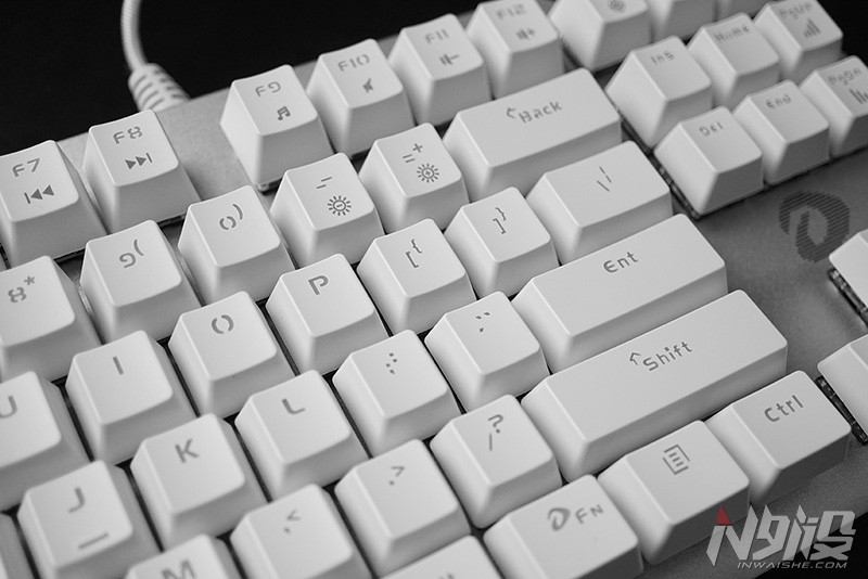 键盘也玩水冷?达尔优水耀EK815机械键盘拆解评测