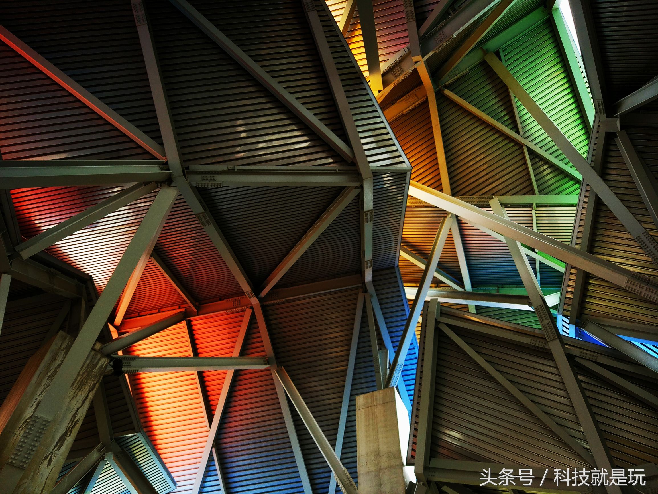 一机走天下特斯拉前高管为你揭密哥伦比亚