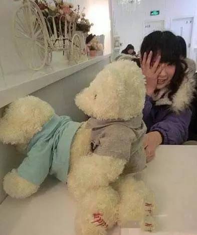 姑娘,让我们去喝啤酒吃龙虾,然后找个安静的地方去探讨人生吧