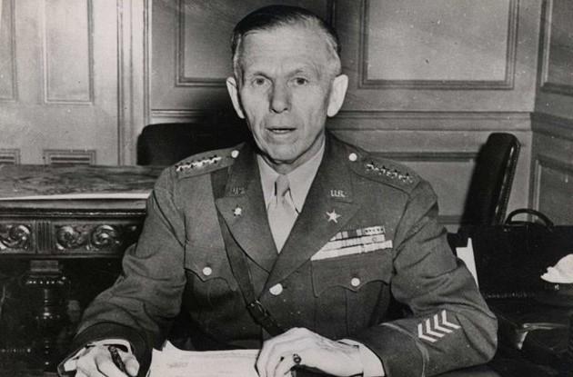 马歇尔传奇:童年吃剩饭考倒第一,年老生病丘吉尔毛*东泽**都问候