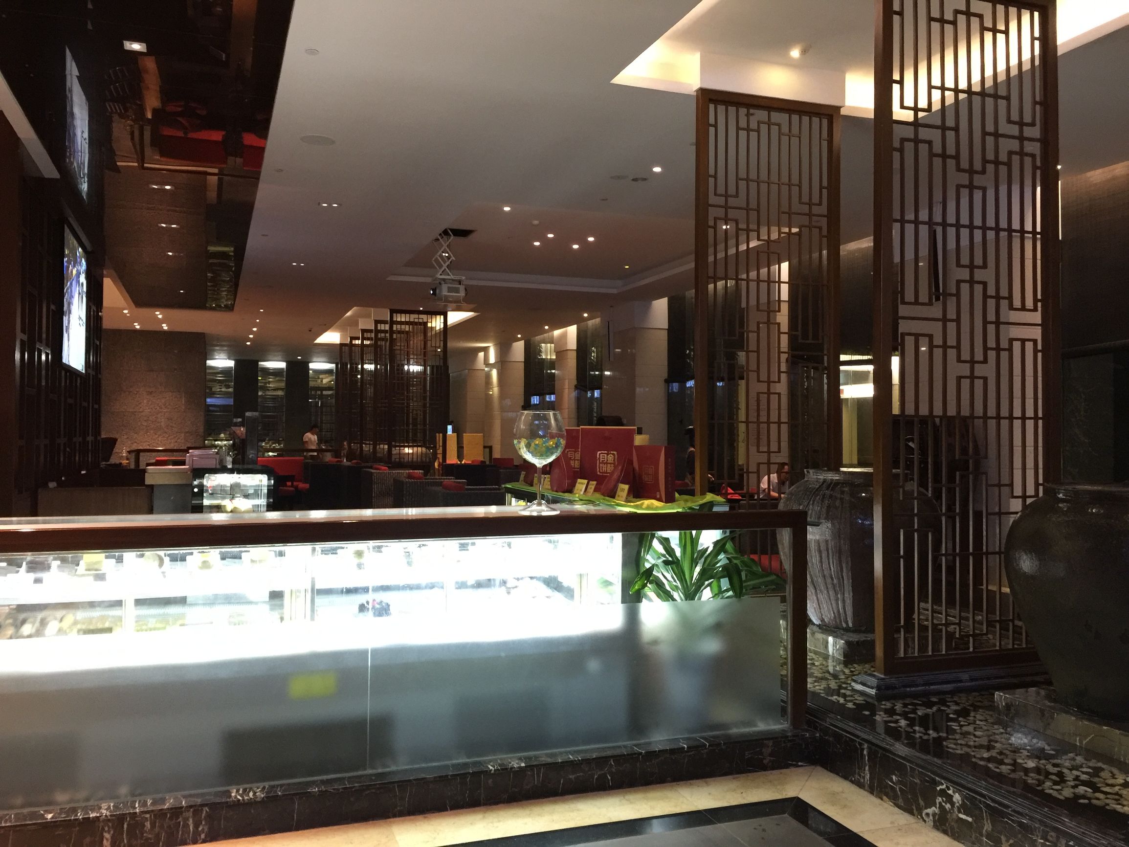 雷州樟树湾大酒店价格,雷州樟树湾大酒店有特大饭桌吗