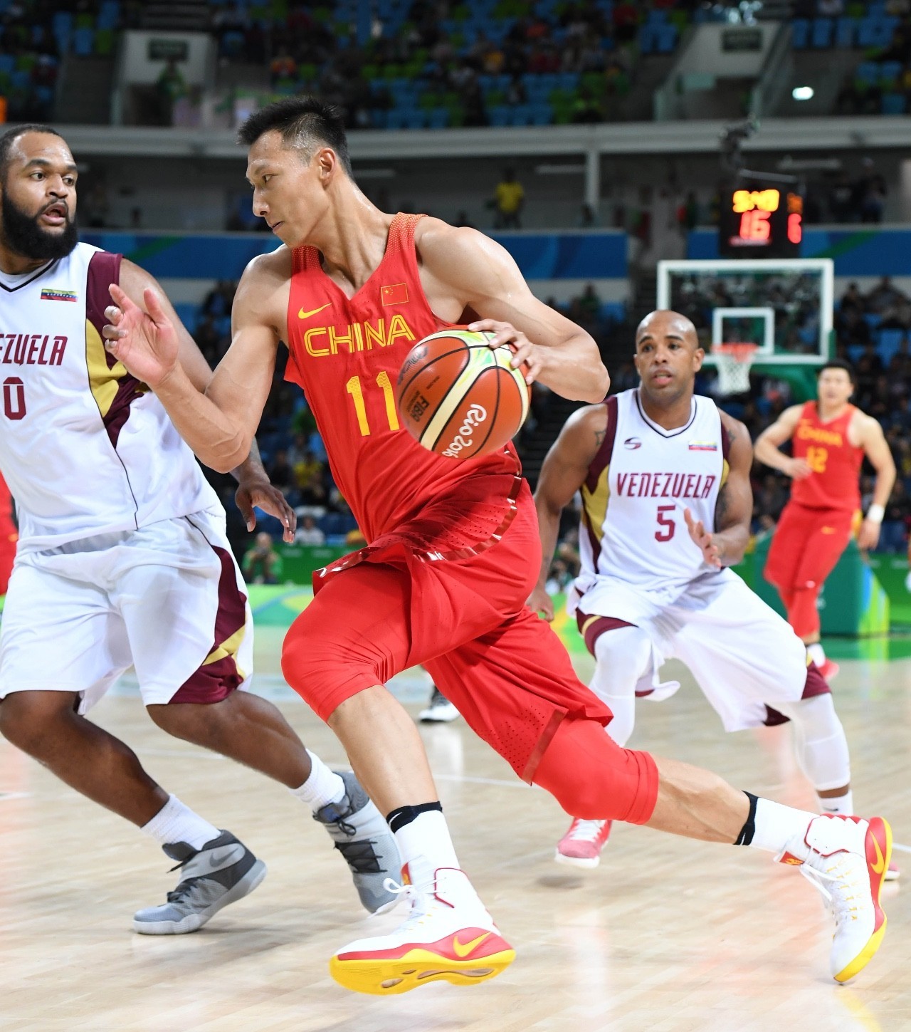 男篮失利网友总结,中国男篮现状赵岩昊