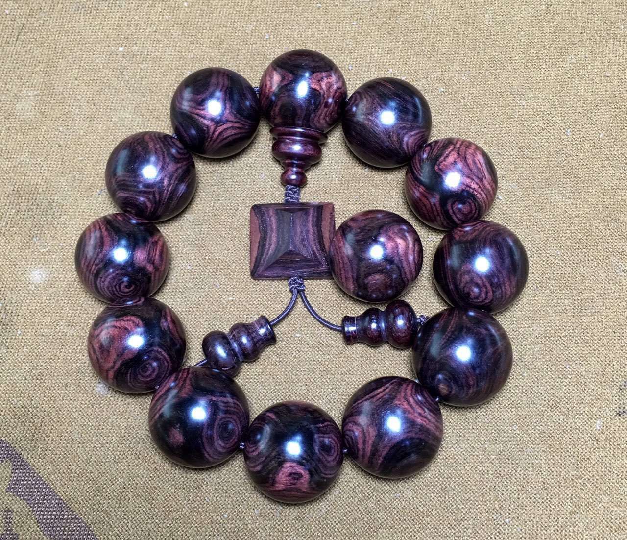 亿万富翁在佛珠断了的时刻，幡然醒悟！