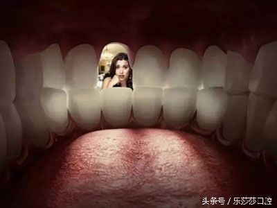 牙缝里卡了小小的鱼刺怎么拔出来,牙缝深处的菜叶怎么弄出来