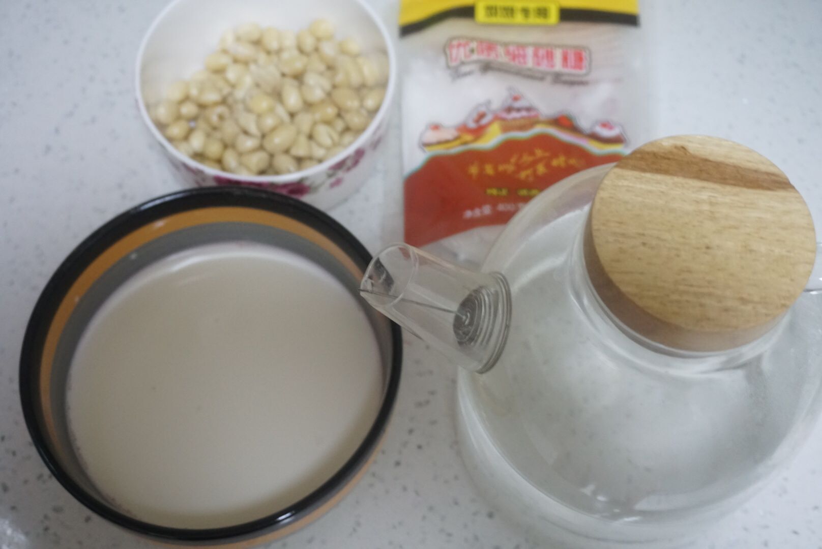 你在苍蝇馆子喝到的醇香又爽滑的花生露，咱在家用两元就能做一锅