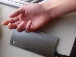 上海一姑娘生完小孩后，居然爱上了它，老公知道后真想拿刀剁手.