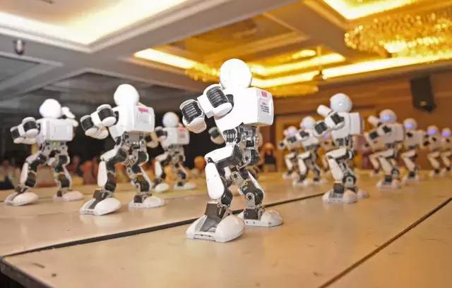 一场全民直播的“新模式、大未来”高峰论坛圆满落幕