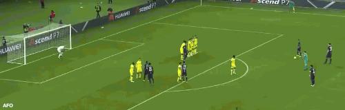 最经典搞笑中超足球gif,足球球员搞怪图片