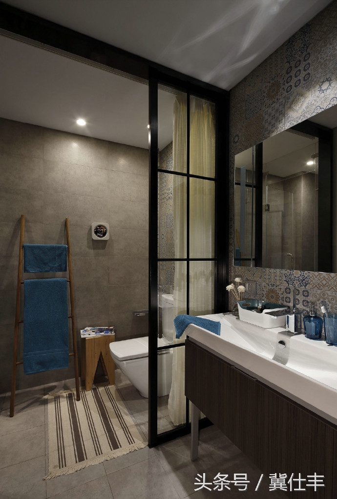 虽然很多人很喜欢这个案例,但我觉得有点乱,有点暗