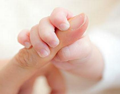 11个月孩子高烧不退吃药无效,11个月大的婴儿高烧不退怎么办