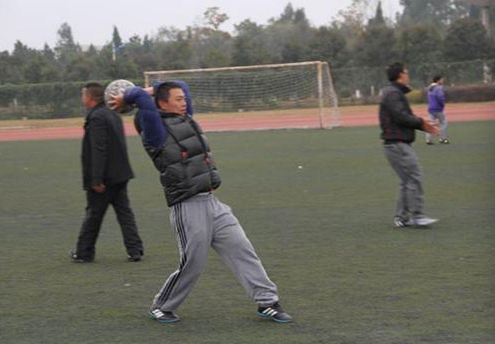 野球场上最讨厌的犯规,足球野球场最讨厌的人