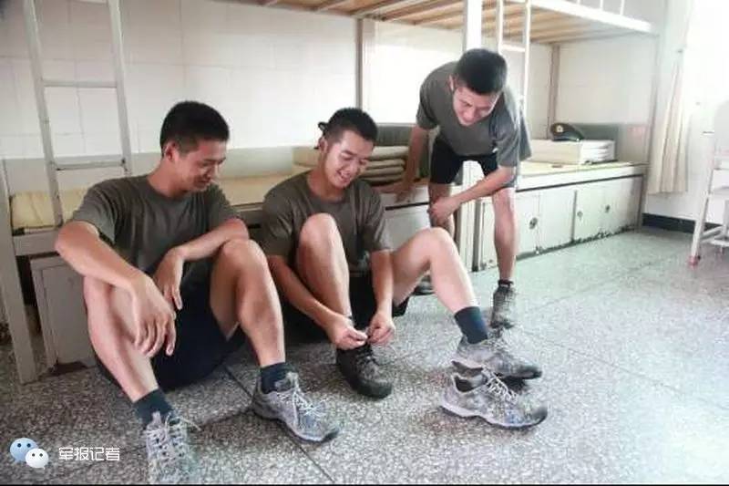 3515新式迷彩鞋男透气轻便跑鞋,新式迷彩鞋户外训练防滑登山鞋