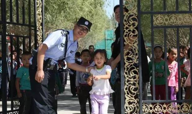 派出所多措并举构建和谐警民关系 (公安警务站守护一方平安)