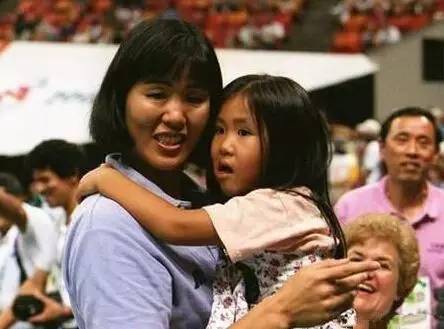 回顾中国女排十次登顶辉煌时刻,夺冠永不言败的女排精神