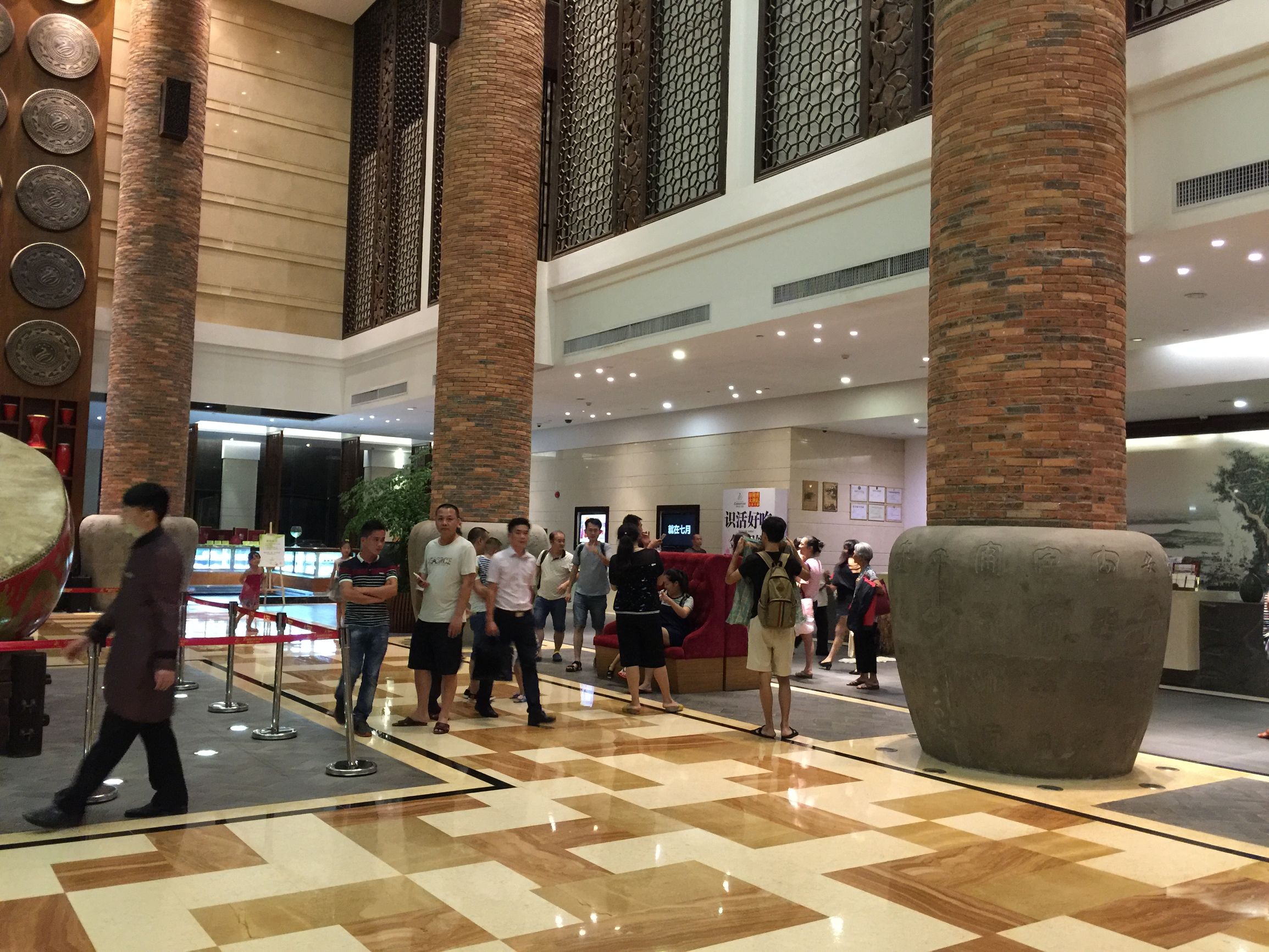 雷州樟树湾大酒店价格,雷州樟树湾大酒店有特大饭桌吗